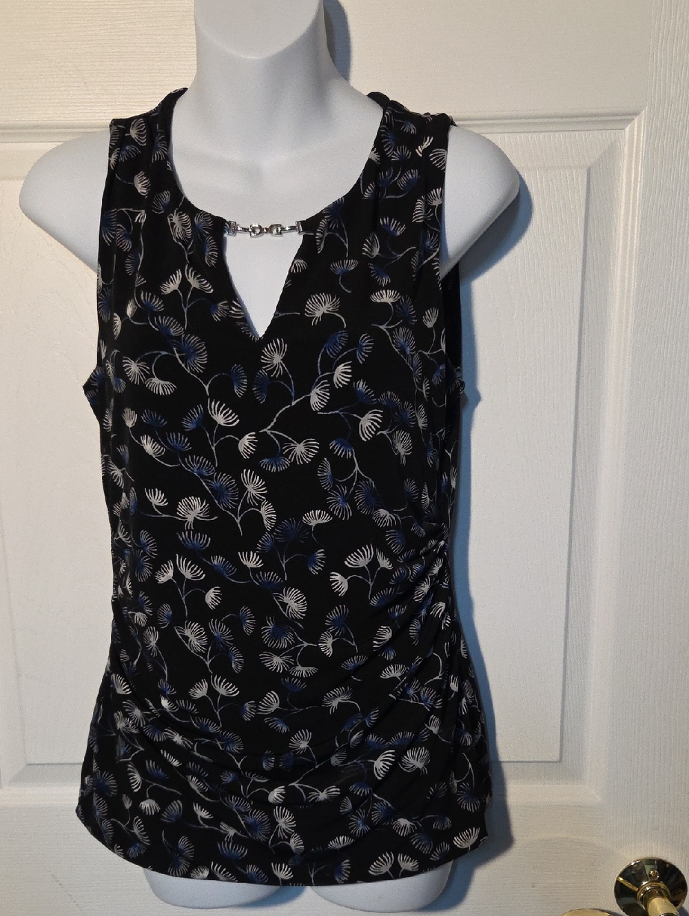 White House Black Market Black Floral Sleeveless Shell with Silver Neck Bar Sz S